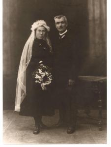 Brautpaar Karl Jetschmanegg und seine zweite Ehefrau Marie Schneider am 05.12.1923 in Singen/Htwl.